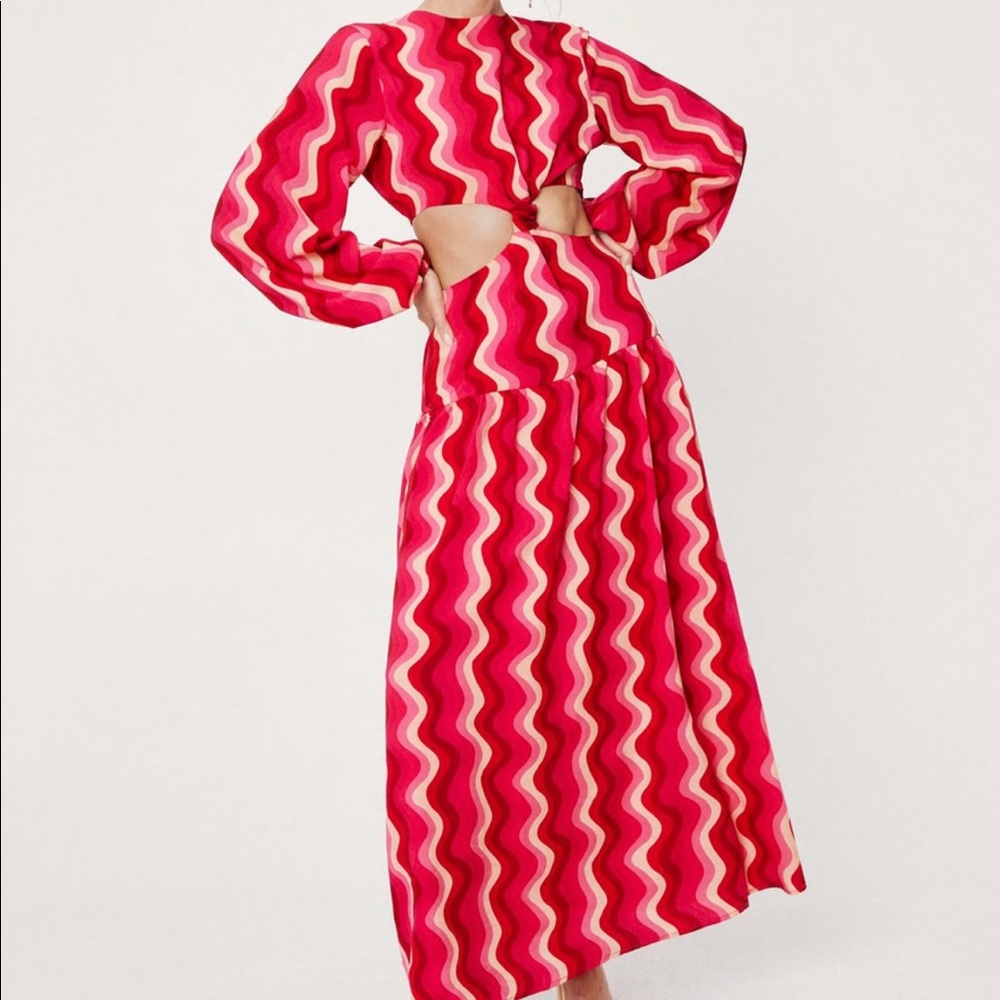 Wave Print Cut Out Maxi Dress
